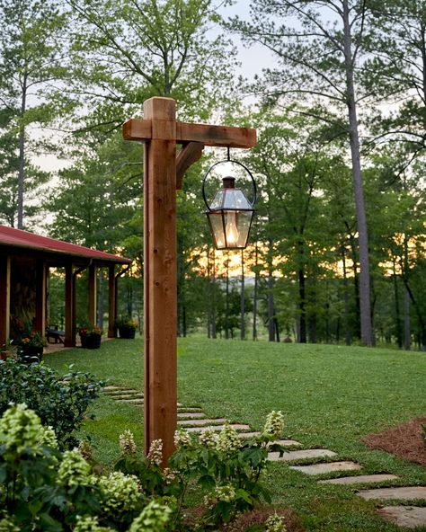 Farmhouse Outdoor Living, Farmhouse Outdoor, Landscaping With Large Rocks, Garden Yard Ideas, Outdoor Post Lights, Backyard Projects, Backyard Patio Designs, Diy Backyard, Outdoor Projects