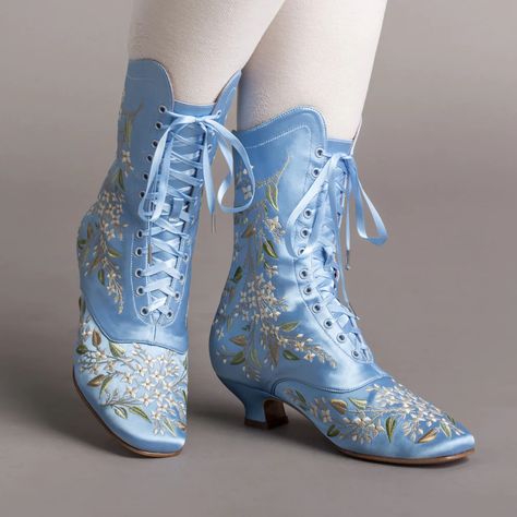 American Duchess: PRE-ORDER Flora Women's Embroidered Boots (Blue) Satin Boots, Bata Shoes, American Duchess, Victorian Boots, Glamour Vintage, Oxford Pumps, Dr Shoes, Embroidered Boots, Oxford Boots