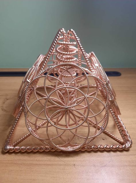 Scared Geometry, Copper Wire Crafts, September Themes, Free Energy Projects, Female Energy, Sacred Geometry Patterns, Wire Jewelry Patterns, Native Beading Patterns, Geometry Design