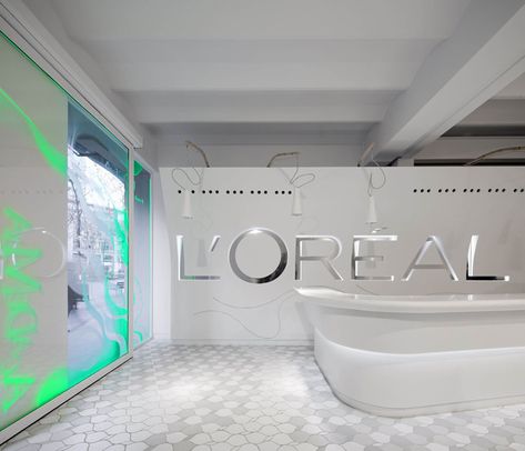 L Oreal Academy by EMBT Barcelona 07 Interior Design Office Space, Lobby Reception, Kiosk Design, Lobby Interior, Office Office, Retail Store Design, Retail Design Blog, Design Office, Salon Decor