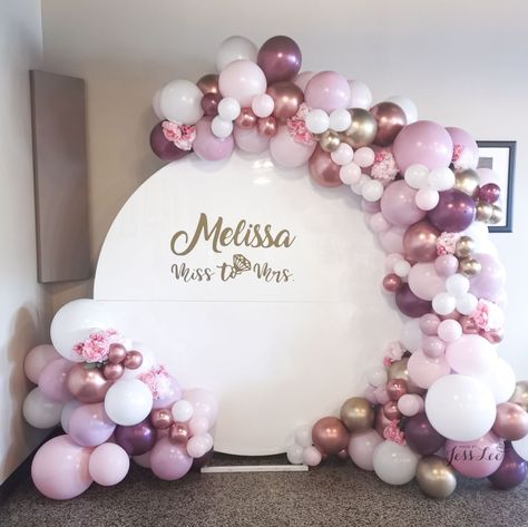 Round Backdrop With Balloons, Circle Backdrop With Balloons, Balloon Decorations Without Helium, Simple Balloon Decoration, Bridal Shower Balloon, Acrylic Backdrop, Flower Wall Rental, Baby Shower Girl Diy, Baby Shower Balloon Decorations