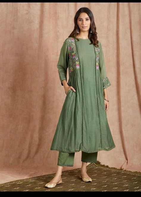 Office Wear Women Work Outfits, Plain Kurti Designs, डिजाइनर कपड़े, Frocks And Gowns, Recycled Dress, Latest Dress Design, Simple Kurta Designs, Designer Kurti Patterns, Pakistani Fashion Casual