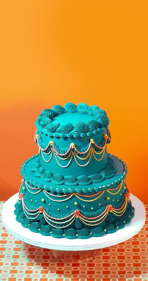 Easy Fancy Looking Cakes, Teal Buttercream Cake, Shape Cakes Ideas, Vintage Cake Photography, Teal Vintage Cake, Vintage Decorated Cakes, Vintage Cake Aesthetic, Lambeth Piping, Carrot Walnut Cake