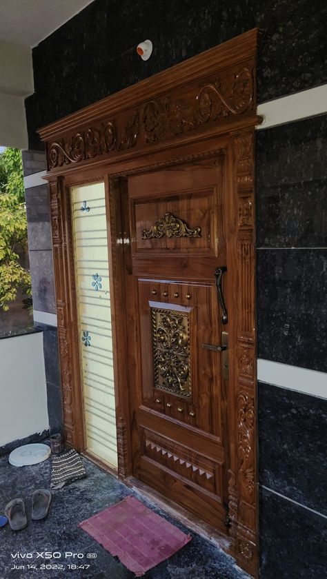 Teakwood Door Design Entrance, Main Door Design Entrance Indian Traditional, Traditional Main Door Design Indian, Main Door Design Entrance Indian, Teak Wood Main Door Design Entrance Indian, Teak Wood Main Door Design, Main Door Design Entrance, Door Design Entrance, Small House Design Kerala