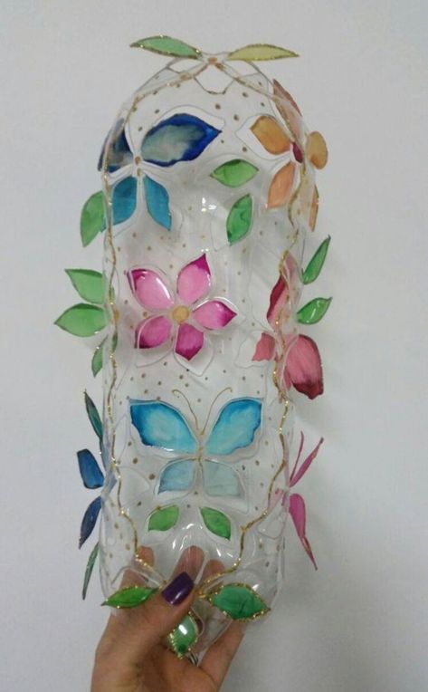 Plastic Bottle Decoration, Plastic Container Crafts, Plastic Bottles Crafts, Diy Recycled Projects, Reuse Plastic Bottles, Plastic Bottle Flowers, Plastic Bottle Art, Diy Plastic Bottle, Diy Bottle Crafts