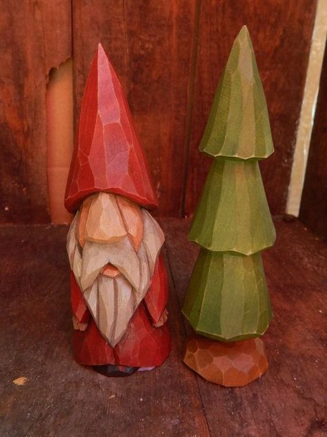 Wood Whittling, Art Sculpture En Bois, Carved Tree, Whittling Projects, Santa Carving, Simple Wood Carving, Wood Carving For Beginners, Wooden Santa, Tree Carving