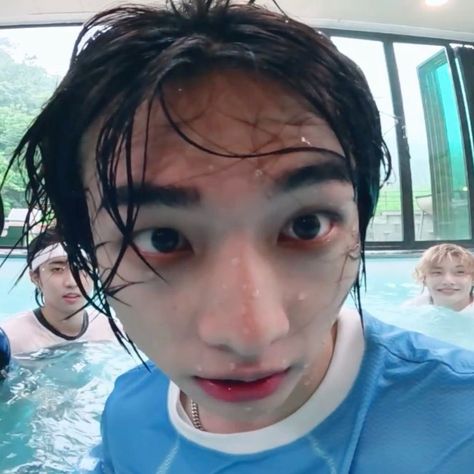 Silly Hyunjin Pics, Hyunjin Goofy Pics, Funny Hyunjin Pfp, Funny Skz Icons, Funny Hyunjin Pictures, Funny Kpop Pics, Hyunjin Cute Pfp, Hyunjin Shirtless Pic, Hyunjin Funny Pics