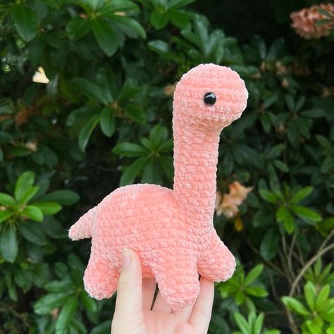 Crochet Plushies Pink, Crochet Pink Plushies, Thick Yarn Crochet Ideas, Crochet Plushies For Market, Pink Crochet Plushies, Pink Yarn Crochet Ideas, Thick Crochet, Chunky Yarn Crochet, Pink Stuffed Animals