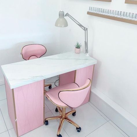 Nail Tech Chair, Diy Nail Desk, Nail Desk Ideas, Pink Nail Salon, Nail Studio Decor, Ideas Decoracion Salon, Nail Salon Furniture, Nail Desk, Home Nail Salon