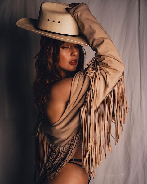 Bouduar Photos Cowboy Hat, Photoshoot Hairstyles Long Hair, Cowgirl Photoshoot Ideas Studio, Western Boudiour Poloroid Ideas, Western Bourdier Photoshoot, Cowgirl Photoshoot Ideas With Horse, Western Bouidor Photography, Cowgirl Bodouir Photoshoot, Western Shoot Ideas