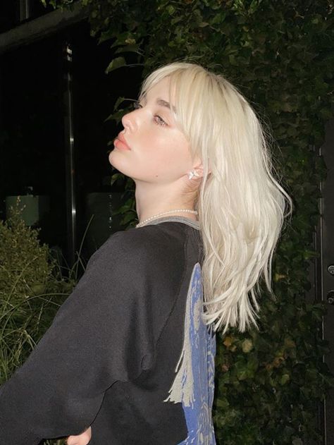 Platnium Blonde Hair, Platinum Blonde Hair Color, White Blonde Hair, Bleach Blonde Hair, Blonde Hair With Bangs, Dyed Blonde Hair, Platinum Hair, Blonde Hair Inspiration, Blonde Hair Looks