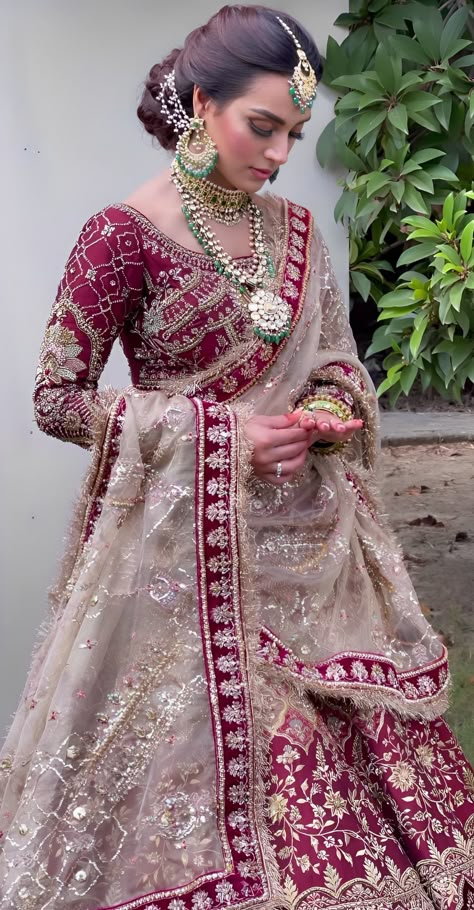 Luxury Outfit Ideas, Pakistani Bridal Hairstyles, Accessories Tips, Contouring Techniques, Luxury Outfit, Jewelry Formal, Latest Bridal Lehenga, Jewelry Layering, Desi Wedding Dresses