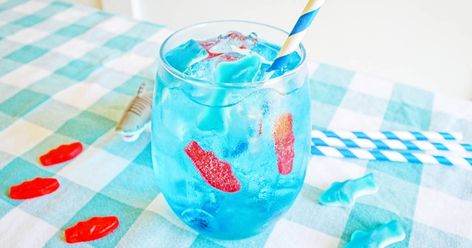 Sonic Ocean Water - Easy Copycat Recipe Ocean Water Drink, Sonic Ocean Water, Kid Friendly Party, Blue Drink, Kid Friendly Drinks, Kids Punch, Drink At Home, Punch Ideas, Coconut Drinks