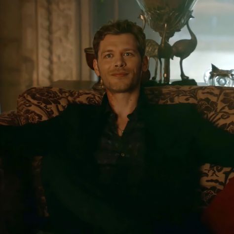 Klaus Mikaelson Season 3 The Originals, Klaus Mikaelson Curly Hair, Klaus And Elijah Wallpaper, Klaus Michaelson, Klaus From Vampire Diaries, Niklaus Mikaelson, Diary Movie, Klaus The Originals, Cat Profile