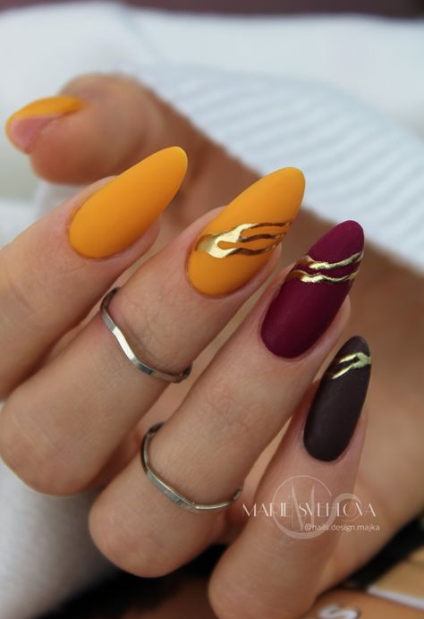 Autumn nails Autumn Yellow Nails, Yellow Autumn Nails, Designs On Nails, Nails Looks, Nail Shades, Nail Looks, Romantic Nails, Fall Gel Nails, Fall Nail Art Designs