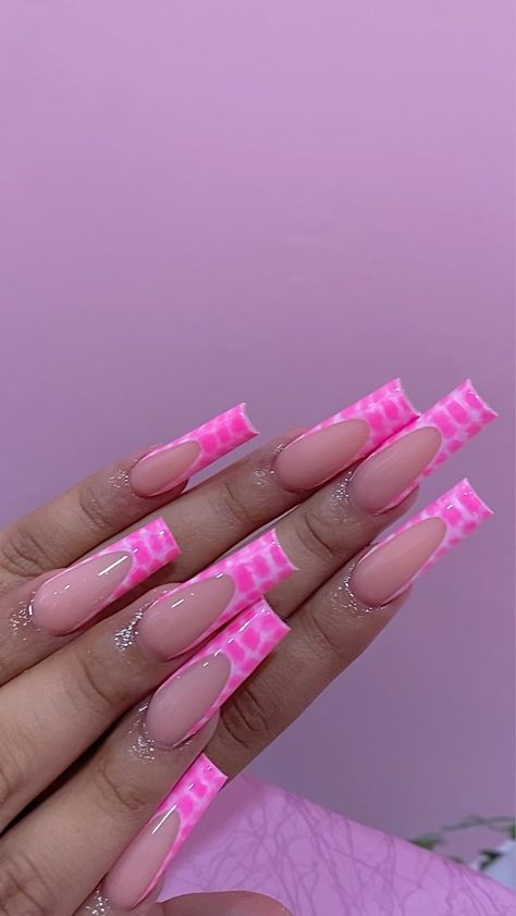 Pink And White Nails Baddie, Long Nail Designs Colorful, Alligator Print Nails Acrylic, Cute Pink Long Nails, Pink Alligator French Tip Nails, Long Pink Acrylics, Pink Gator Nails, Pink And White Designs Nails, Pink And White Croc Nails