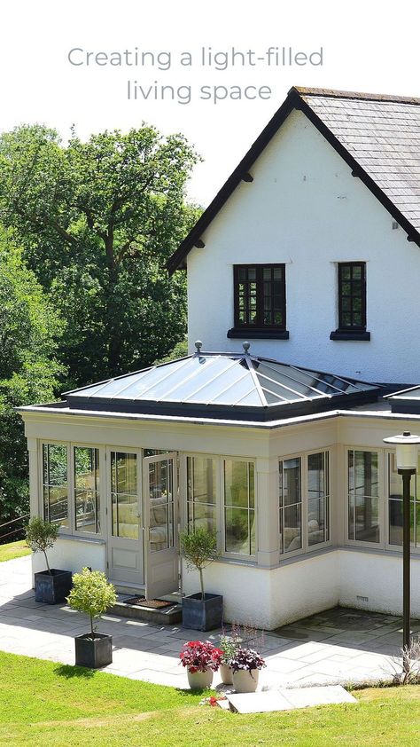 double orangery design Flat Roof Orangery Extension, Roof Lantern Extension, Small Orangery Extension, Small Orangery, Orangery Extension Kitchen, Modern Conservatory Extension, Kitchen Orangery, Roof Lanterns, Modern Conservatory