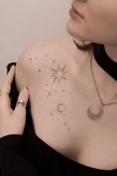 Earthy Tattoos, Tato Dada, Pola Tato, Tato Minimal, Tato Jari, Inspiration Tattoos, Halloween Tattoo, Tatuaje A Color, Collar Bone Tattoo