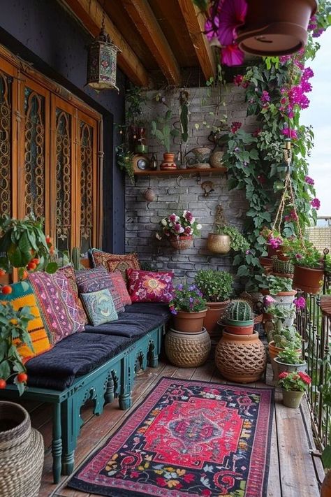 Bohemian Patio, Hippie Garden, Boho Patio, Diy Boho Decor, Painted Terra Cotta Pots, Relaxing Outdoors, Garden Wallpaper, Boho Interiors, Deco Boheme