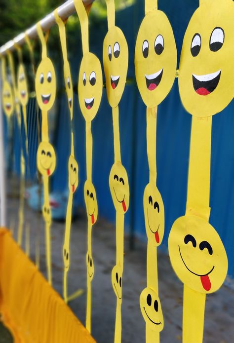 Paper smile backdrop Emoji Day Creative Ideas, Rakhi Celebration Ideas In School, Yellow Colour Day Celebration In School, Yellow Day Ideas For Preschool, Yellow Day Decoration In Preschool, Yellow Day Celebration In Preschool, Yellow Day Activities Preschool, Black Board Decoration Ideas School, Color Red Activities