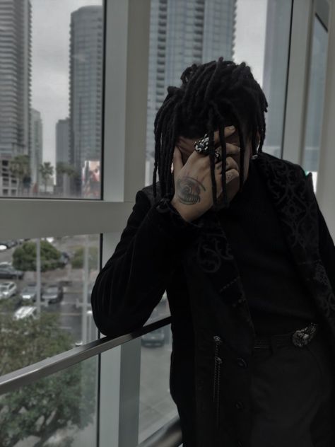 Black Goth Men, Vampire Man Aesthetic, Black Eboy, Black Eboy Aesthetic, Afro Goth Men, Black Goth Boy, Black Goth Men Aesthetic, Goth Men, Male Trad Goth