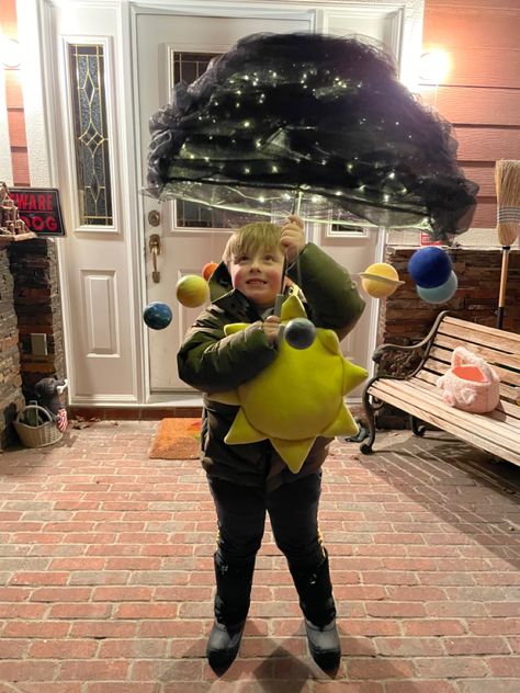 Outer Space Dress Up Day, Science Costumes For Kids, Solar System Costume Kids, Planet Costume For Kids, Planet Halloween Costume, Space Fancy Dress, Space Themed Costumes, Solar System Costume, Planet Costume