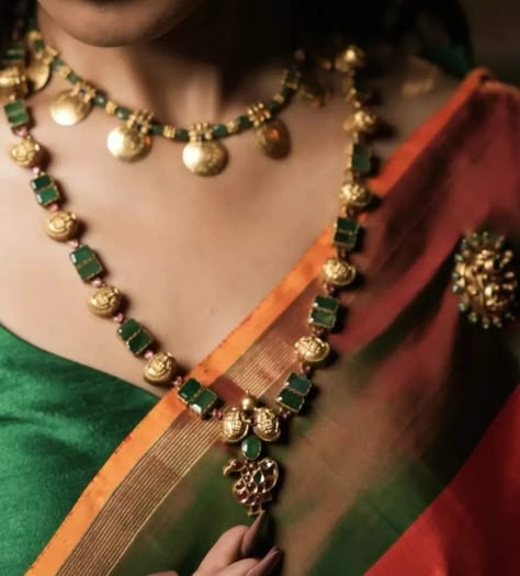 Abharana Jewellery Designs, Saree Jwellary, Emerald Haram, Kerala Jewellery, Green Color Saree, Hip Chain, Antique Necklaces Design, Choker Designs, Fancy Jewelry Necklace