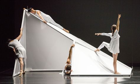 Architect Steven Holl and choreographer Jessica Lang dream up a stunning hybrid performance. Rotating Stage, Museum Architect, Dance Props, Steven Holl, Dance Project, Chicago Architecture, Theatre Design, Design Master, Theatre Set