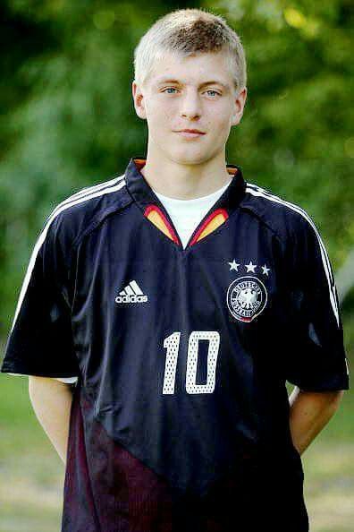 Young Toni 😍 Toni Kross, Real Madrid Basketball, Football Wags, Vintage Football Shirts, Classic Football Shirts, Karakter Disney, Toni Kroos, National Football Teams, Athletic Clubs