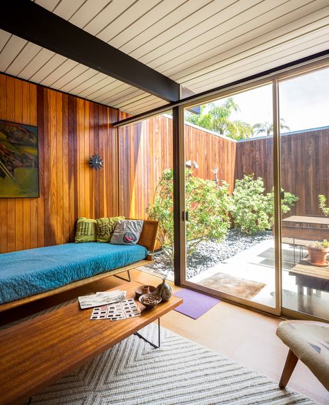 A Stunningly Restored Midcentury by Case Study Architect Craig Ellwood Asks $800K in San Diego - Dwell Craig Ellwood, Midcentury House, Case Study Houses, Modernist Architecture, Mid Century Architecture, Mid Century Modern Interiors, Mid Century Modern House, 70s Inspired, Mid Century House