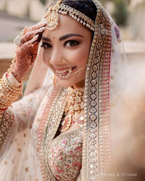 20+ Minimal Nath Designs That Are A Must See For Modern Brides | WedMeGood Nath Designs, Laiba Khan, Nautical Tattoo Sleeve, Prewedding Ideas, Best Bridal Makeup, Fashion Indian, Indian Wedding Planning, Blush Bride, Top Photographers