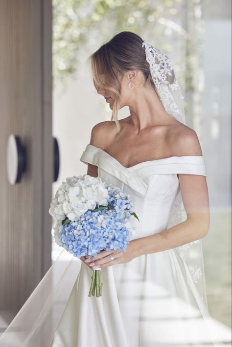 Brooke Hogan Wedding, Hydrangea Bridesmaid Bouquet, Hydrangea Bridal Bouquet, Blue Hydrangea Wedding, Brooke Hogan, Hydrangea Wedding, Hydrangeas Wedding, Blue Hydrangea, Wedding Looks