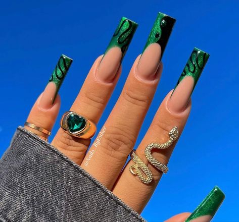 Emerald Green Snake Nails, Dark Green Nail Color, Emerald Nails, Green Acrylic Nails, Dark Green Nails, Green Nail, Long Acrylic Nails Coffin, Snake Pattern, Skin Pattern