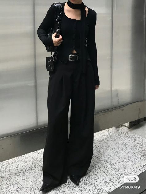 Modern Japanese Clothes Style, Me As An Outfit, Asian Corporate Fashion, Elegant Alternative Outfit, Corp Core Fashion, Rich Goth Aesthetic, Business Casual Alternative Style, Dark Femine Aethstetic, Classy Alternative Outfits