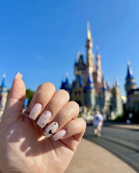 Nail Ideas Disney, Disney Nails Simple, Disney Nail Ideas, Disney Princess Nail, Simple Disney Nails, Disney World Nails, Disney Themed Nails, Disney Princess Nails, Disneyland Nails