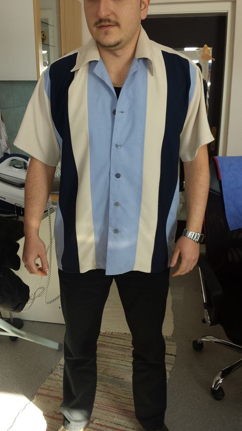 Retro Bowling Shirt - Charlie Sheen style of a shirt from series Two and a half men. Bowling Outfit Men, Bowling Shirt Outfit Men, Retro Bowling Shirts, Vintage Bowling Shirts, Mens Bowling Shirts, Bowling Outfit, Retro Bowling, Shirt Outfit Men, From Series