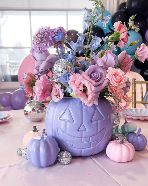 Balloons Decor & Event Design | Orlando Florida | Oh, I love Halloween parties! They're the perfect opportunity to get creative and have some spooky fun 👻 . . . Flower arrangements by... | Instagram Cauldron Flower Arrangement, Purple And Orange Halloween, Balloons Decor, I Love Halloween, Purple Pumpkin, Decor Event, Halloween Flowers, Balloon Gift, Love Halloween