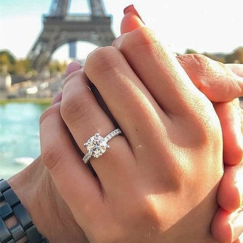 Engagement Design, Round Halo Ring, Cubic Zirconia Wedding Rings, Crystal Engagement Rings, Affordable Rings, Engagement Model, Future Engagement Rings, Cubic Zirconia Engagement Rings, Ring Trends