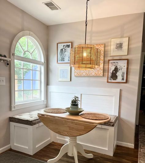 Under Window Breakfast Nook, Small Kitchen With Breakfast Nook, Boho Breakfast Nook, White Breakfast Nook, Breakfast Nook Ideas Small, Breakfast Nook Sitting Area, Modern Tuscan Home, Bench Breakfast Nook, Corner Breakfast Nook