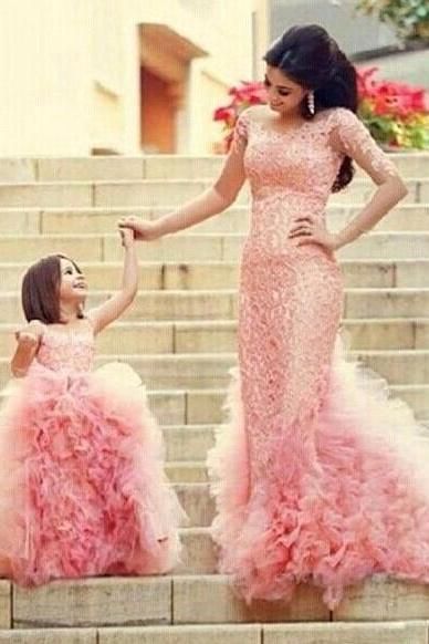 Dresses With Tulle, Pink Flower Girl, Mom Daughter Outfits, Mommy Daughter Outfits, Mother Daughter Fashion, Mother Daughter Matching Outfits, Mother Daughter Dresses Matching, Dresses With Lace, Tulle Ruffles