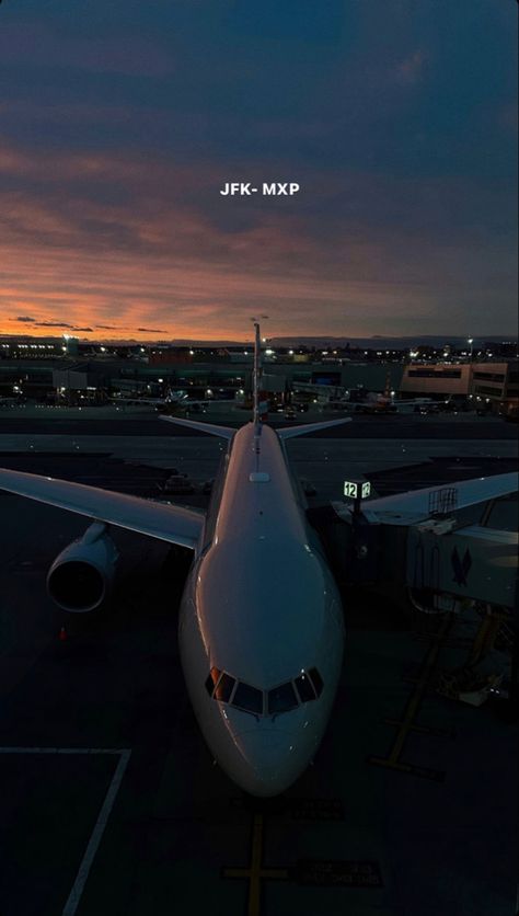 JFK MXP. Airplane. Airport. New York City sunset to Milan. Men’s fashion week. January 13, 2023. Jfk Airport New York, New York City Sunset, Board Night, Airport Aesthetic, City Sunset, Jfk Airport, Travel Picture Ideas, Sunset City, Sun Moon Stars