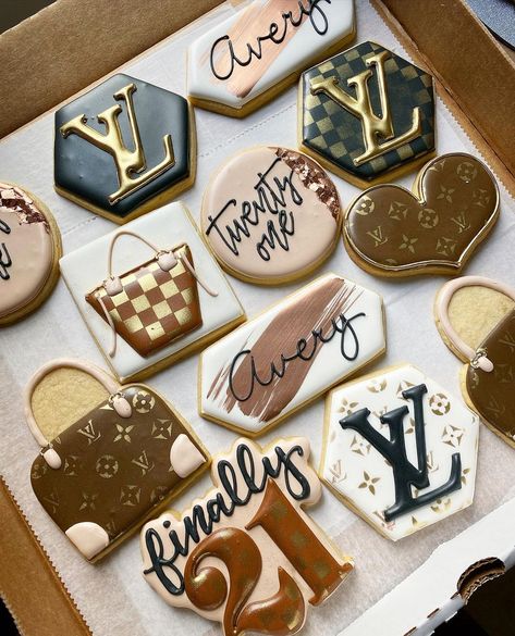 Louis Vuitton Cookies, Designer Cookies, Shoe Cakes, Designer Labels, Clay Flower, Cute Cookies, Icing Cookies, Fun Cookies, Birthday Cookies