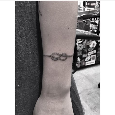 Rope Finger Tattoo, Knot Tattoo Culpa Mia, Rope Infinity Tattoo, Rope Around Wrist Tattoo, My Fault Tattoo, Tattoo Knot, Tattoo Rope, Infinity Knot Tattoo, 444 Tattoo