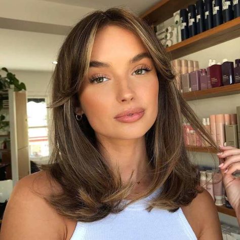 One Length Thick Hair, Collarbone Length Hair For Thick Hair, Short Brown Hair Thick, Hair Cuts Thinner Hair, Colar Bone Hair Length Haircuts, 2023 Lob, Shoulder Length Hair With Face Framing, Textured Shoulder Length Hair, Short Mid Length Hair