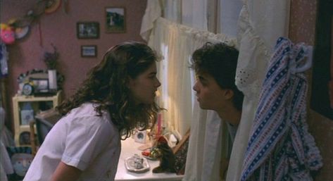 Heather Langenkamp, Wow Image, Robert Englund, 1984 Movie, 80s Horror, A Nightmare On Elm Street, Retro Horror, Movie Shots, Elm Street