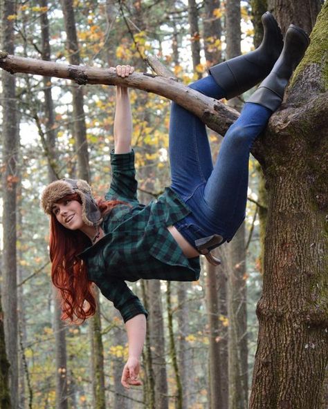 Someone Bending Down Pose, Cosplay Drawing Reference, Floating Upside Down Pose, Bukkit Brown Cosplay, Hanging From Tree Pose Reference, Hanging Reference Pose, Person Reference Photo Full Body Pose, Hanging Pose Reference, Wendy From Gravity Falls