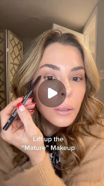 Erica Taylor on Instagram: "COMMON MAKEUP MISTAKES THAT AGE THE FACE. #mua #makeuptutorial #makeupartist #beautyhack #makeuphacks #makeupmistakes #maturemakeup #makeuphack #over40makeuptips #dosanddonts #makeuptutorial" How To Fill In Eyebrows, Erica Taylor, Eye Makeup Guide, Fuller Eyebrows, Common Makeup Mistakes, Sparse Eyebrows, Makeup Over 40, Filling In Eyebrows, Makeup Mistakes