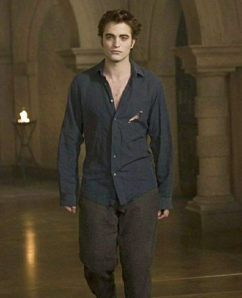 Edward Cullen Outfit Ideas, Edward Cullen Outfit, Twilight Cullens, Streetwear Wallpaper, Kristen Stewart Twilight, Imagines Crush, Twilight Outfits, Twilight Aesthetic, Tolkien Elves