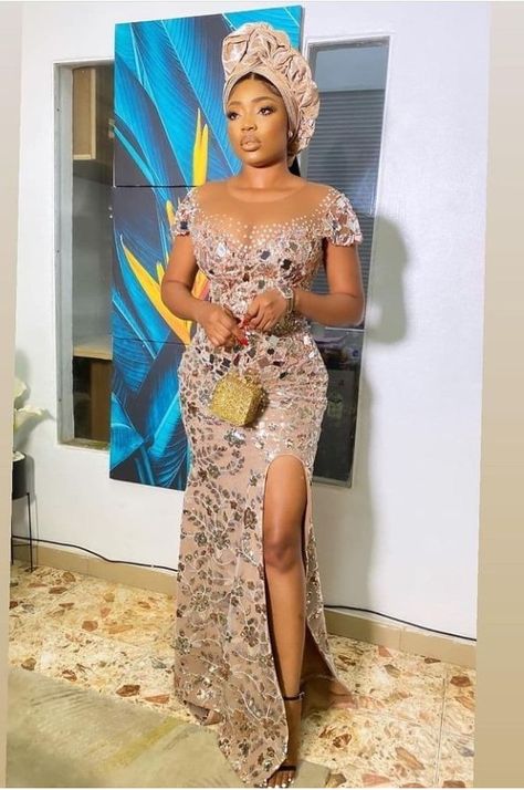 Latest Lace Aso-ebi Styles For fashionable Women. - Stylish Naija Lace Gown Styles Aso Ebi, Lace Asoebi Styles, Asoebi Lace Styles, Lace Styles For Wedding, Nigerian Dress Styles, Aso Ebi Dresses, Aso Ebi Lace, Aso Ebi Lace Styles, Lace Long Gown