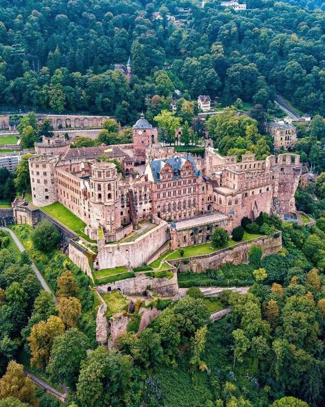 Archeology, art and history of the ancient world | 🏰Heidelberg Castle is a ruin in Germany and landmark of Heidelberg Castle House Island, Heidelberg Castle, Star Fort, Castle Mansion, European Castles, Germany Castles, Adventure Travel Explore, Abandoned Castles, Ancient World